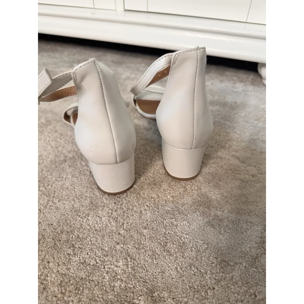 Steve Madden  Women's White Irenee Sandals Size 9.5M NEW
